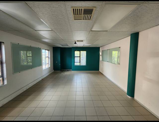 342M² OFFICE TO LET IN NORTH RIDING